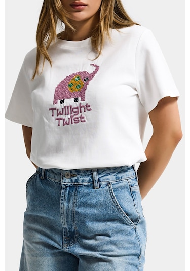 Itsbasic Kadın Beyaz Renk W5 Nakış Detaylı Oversize Tasarım T-shirt