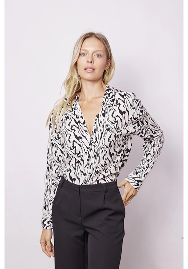 Kadın Likrasız Viskon Vual Desenli Yakalı Düşük Omuzlu Uzun Kol Şık Gömlek-Krem Desen Krem D.