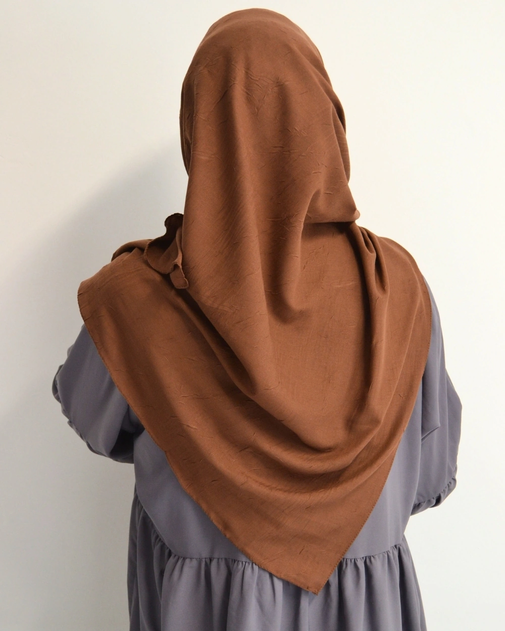 Bambu Kraş Eşarp 100x100 Cm Terletmez, Tok Ve Dik Duran, Dört Mevsim Kullanıma Uygun KAhverengi