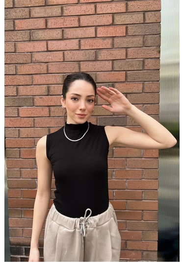 Kolsuz Dik Yaka Body