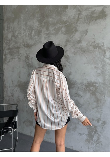 Kadın Oversize Ekru Renk Camel İnce Çizgili Detaylı Saten Gömlek-camel Camel