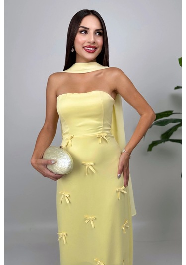 Lilina Straplez Fiyonk Detaylı Şal Aksesuarlı Uzun Sarı Abiye Elbise Sarı