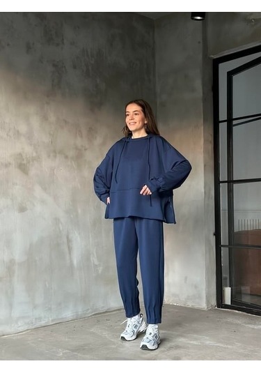 Kadın Oversize Fermuarlı Kapüşonlu Sweatshirt Pileli Paça Tesettüre Uygun Spor Şık Eşofman Takımı Lacivert Kadın Oversize Fermuarlı Kapüşonlu Sweatshirt Pileli Paça Tesettüre Uygun Spor Şık Eşofman Takımı Lacivert