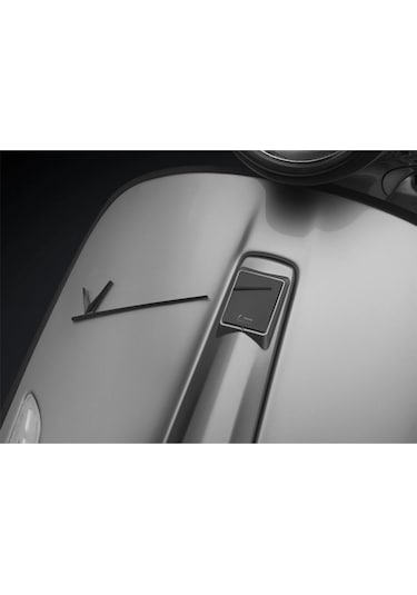 Vespa LX-Primavera-Sprint-946-GTS-GTV Amblem Ön Panel *Siyah* / RIZOMA