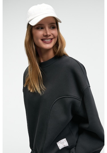 SERENYA Kadın Pamuklu Etiket Detaylı Bisiklet Yaka Antrasit Sweatshirt