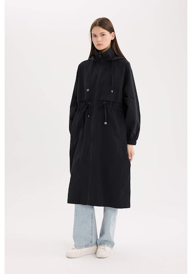 DeFacto Su İtici Kapüşonlu Fermuarlı Cepli Beli Büzgülü Mevsimlik Uzun Yağmurluk A6245AX25SPBK27 Siyah