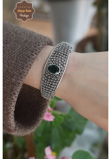 Zümrüt Taşlı Yöresel İşlemeli 925 Ayar Saf Gümüş Kadın Bilezik 201024738 Gümüş