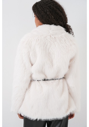 Kadın Kemerli Oversize Kürklü Kaban 9156 - Beyaz Beyaz