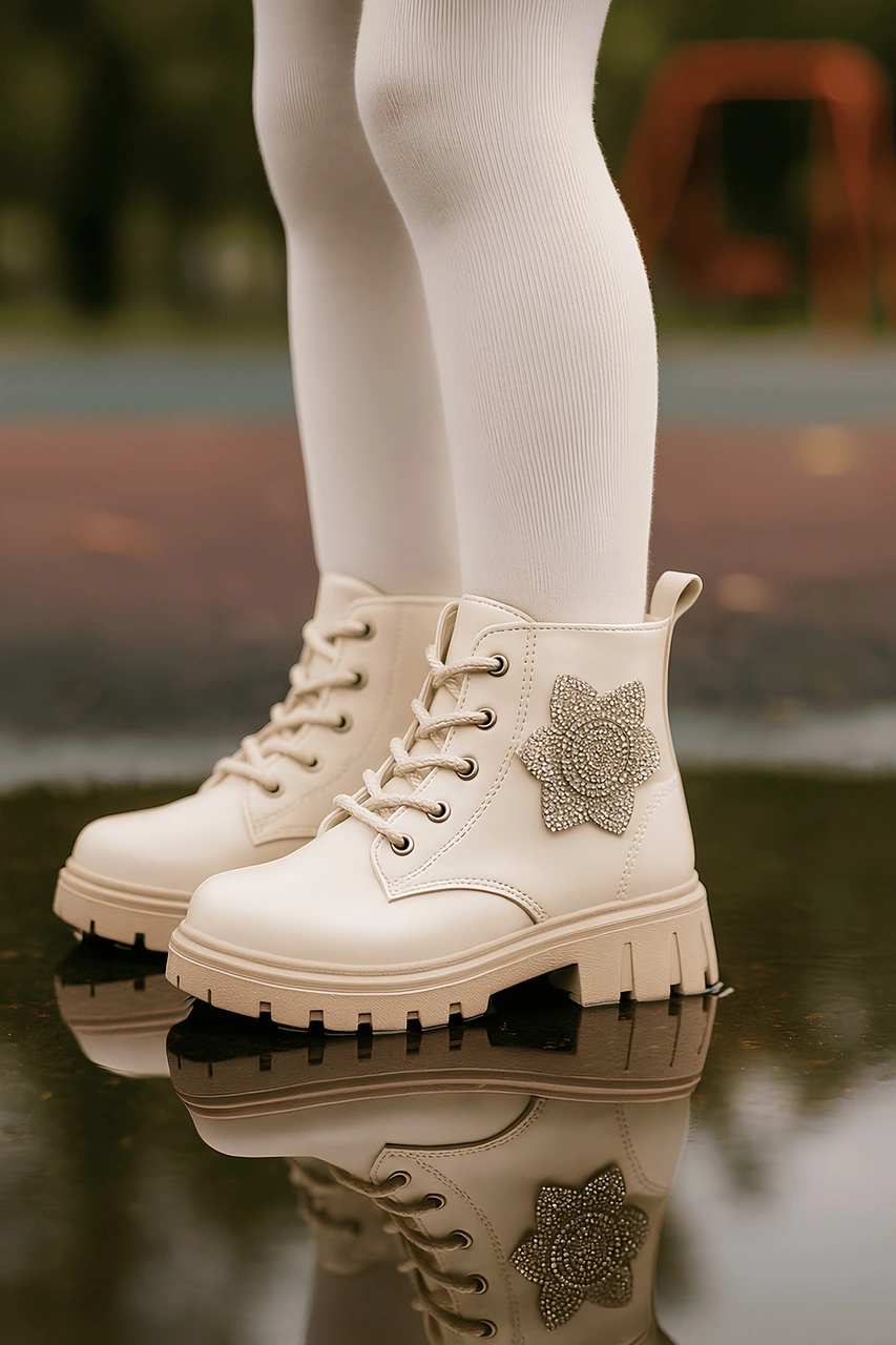 Günlük Çocuk Bot Rugan Çiçekli Taşlı Bağcıklı Fermuarlı Rugan Kalın Tıtrıklı Taban Bootie 600 Bej Rugan Günlük Çocuk Bot Rugan Çiçekli Taşlı Bağcıklı Fermuarlı Rugan Kalın Tıtrıklı Taban Bootie 600 Bej Rugan