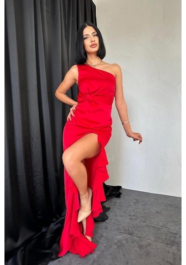 The İstanbul Kırmızı Volanlı Saten Abiye Kırmızı