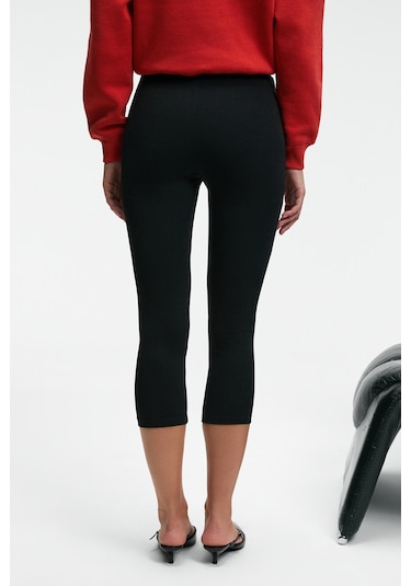 SYRELIA Kadın Esnek Kumaşlı Slim Fit Capri Siyah Tayt