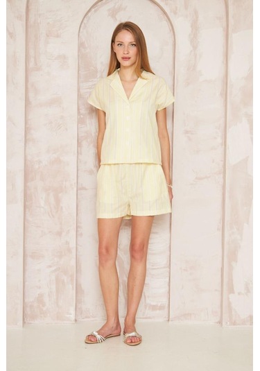 Kadın Özel Kumaş Ceket Yaka Beli Lastikli Kısa Kol Gömlek Cepli Şort Takım 3625290 Sarı