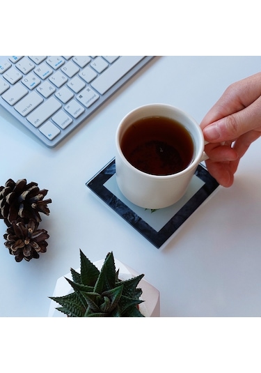 ﻿Decorita Cam Bardak Altlığı E Harfli Tasarım 4'lü Takım 10 x 10 CM Çok Renkli