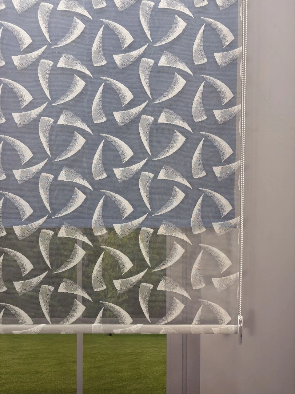 Nova Serisi Üç Yaprak Desenli Çift Mekanizmalı Beyaz Tül Mavi Stor Perde Mavi