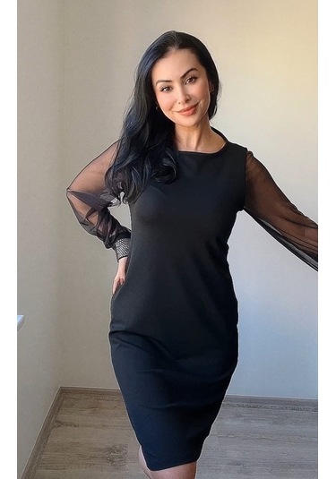 Supplierby Kadın Uzun Kollu Yakası Yanlardan Hafif Açık Kollar Tül Ve Taş Detay Kısa Krep Elbise Siyah