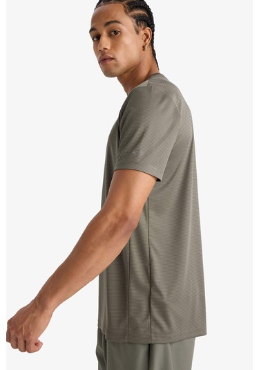 Defacto Defactofit Slim Fit Dar Kesim Bisiklet Yaka Çabuk Kuruyan Nefes Alabilen Esnek Kumaş Baskılı Sporcu Kısa Kollu Tişört E9318ax25aukh398 Haki