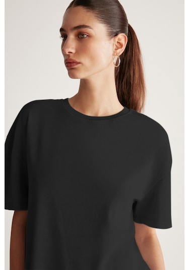 Jemmy Kadın %100 Organik Pamuk Relaxed Fit Yırtmaçlı Yuvarlak Yakalı Siyah T-shirt