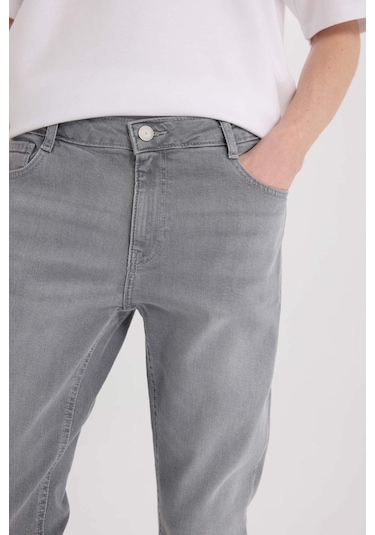 DeFacto Pedro Slim Fit Dar Kalıp Normal Bel Dar Paça Jean Pantolon D9782AX25SPNM18