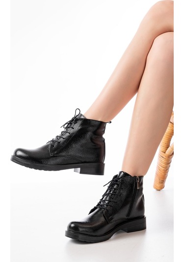 165-225 Siyah Rugan Bağcıklı Fermuarlı Günlük Kadın Bot Beyaz