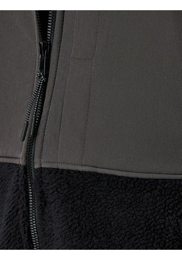 Koton Dik Yaka Fermuarlı Cep Detaylı Renk Kontrastlı Peluş Oversize Spor Yelek Siyah 5wam20007nk Siyah