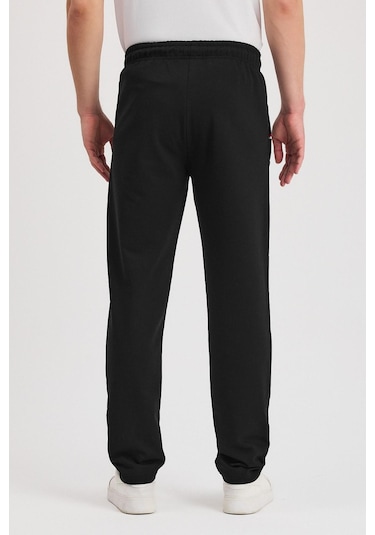 Siyah Erkek Fermuarlı Cepli Nakış Detaylı Düz Paça Rahat Kesim Günlük Eşofman Altı Siyah