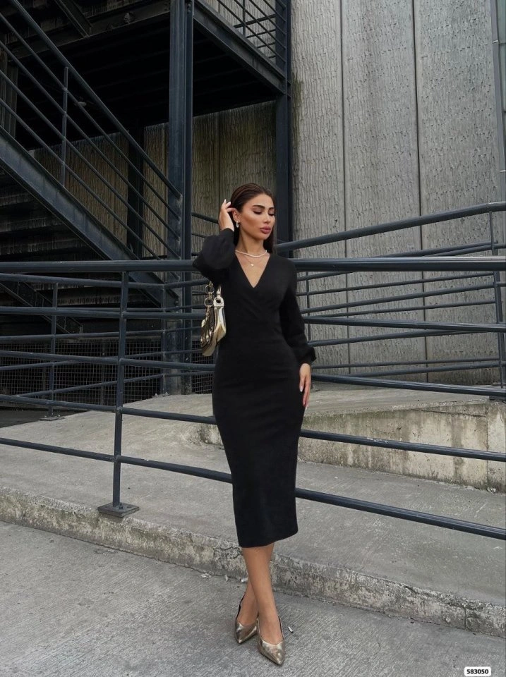 Kadın Uzun Kollu Kruvaze Yaka Büzgü Ve Balon Kol Detay Krep Kumaş Maxi Boy Simli Elbise Siyah