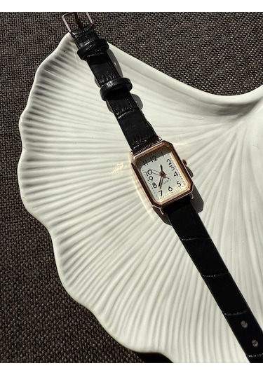 Retro Minimal Deri Kordon Vintage Kadın Kol Saati Dikdörtgen Kasa Gümüş