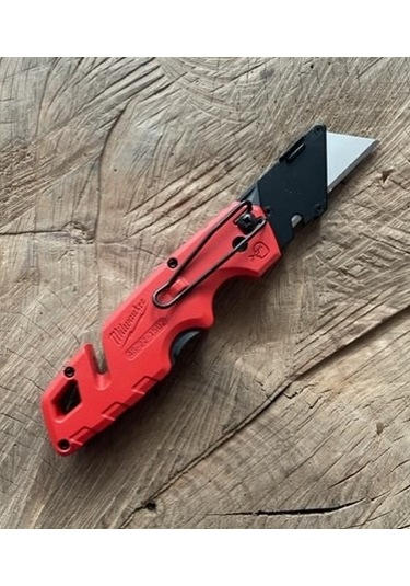 Milwaukee Pro Metal Döküm Katlanır Maket Bıçağı Fastback Compact 17cm