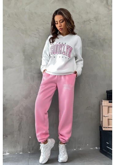 Modagen Kadın Pembe Beyaz Brooklyn Baskı Oversize Bisiklet Yaka Alt Üst Eşofman Takımı Pembebeyaz