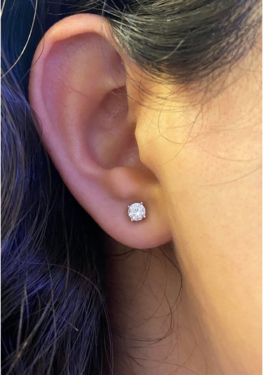 Kadın Tek Taş Dört Kenarlı Gümüş Nokta Küpe Silver