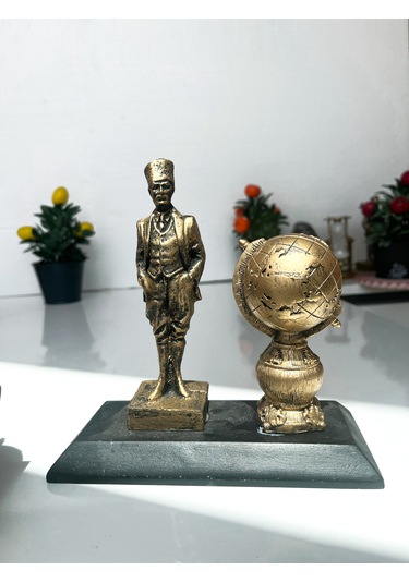 Atatürk Ve Dünya Küresi Figürü Dekoratif Anı Ve Masa Üstü Biblo