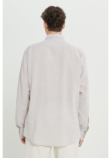 Erkek Bej Comfort Fit Rahat Kesim Düğmeli Yaka Keten Gömlek Bej