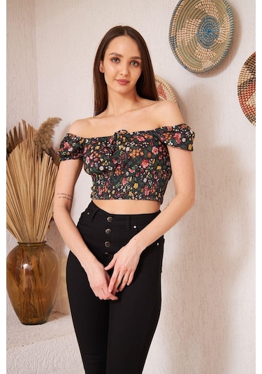 Darlin Moda Siyah Çiçek Desenli Gipe Detaylı Crop Bluz Dm7000