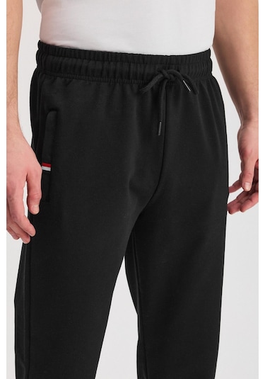 Siyah Erkek Fermuarlı Cepli Nakış Detaylı Düz Paça Rahat Kesim Günlük Eşofman Altı Siyah