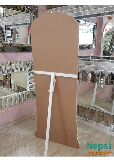 Matmazel Model Beyaz Renk Varaklı Ayaklı Boy Aynası