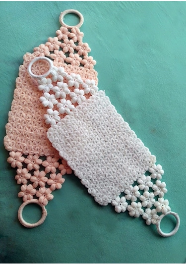 El Örgüsü Halkalı Çiçekli Yavruağzı ve Beyaz Uzun Banyo Lifi Takı