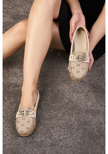 Günlük Kadın Babet Dikiş Detaylı Metal Tokalı Suni Deri Rahat Hafif Alçak Topuklu Ayakkabı 03 Bej Günlük Kadın Babet Dikiş Detaylı Metal Tokalı Suni Deri Rahat Hafif Alçak Topuklu Ayakkabı 03 Bej