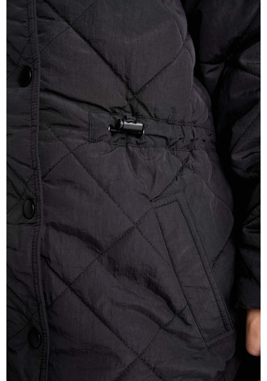 DeFacto Kız Çocuk Su İtici Kapüşonlu Fermuarlı Çıtçıtlı Cepli Uzun Mont Parka C8974A824AUBK27 Siyah