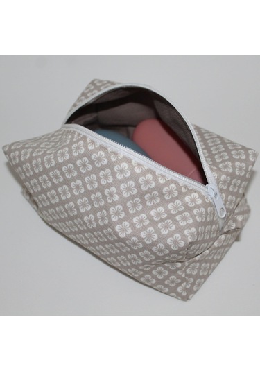 SerSev Çiçek Desenli El Yapımı Duck Kumaş Su Geçirmez Astarlı Makyaj Çantası