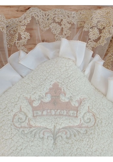 Yenidoğan Wool Yün Kumaş Taç Nakışlı Güpür Duvaklı Fiyonk Prizma Taş Unisex Kundak Bebek Battaniyesi Bej Çok Renkli