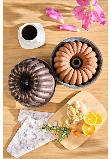 Karaca  Cake Pro Lina Kahverengi Döküm Kek Kalıbı 25,5 cm