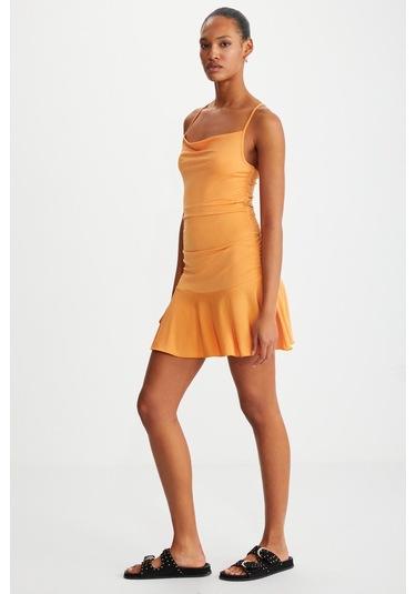 Koralıa Kadın Sandy Dökümlü Kumaşlı Degaye Yaka Eteği Uçuş Uçuş Askılı Turuncu Elbise