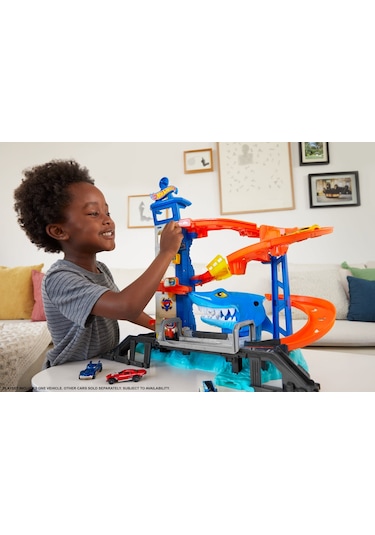 Hot Wheels Köpek Balığından Kaçış Oyun Seti HDP06