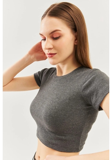 Kadın Kısa Kol Bisiklet Yaka Vücuda Oturan %100 Pamuklu Kaşkorse Esnek Crop Bluz Füme