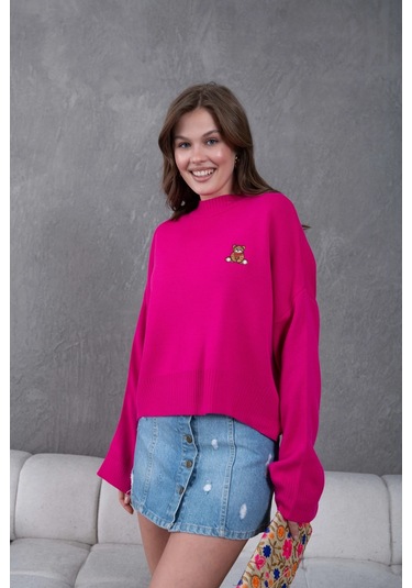 Kadın Dik Yaka Oversize Nakışlı Triko Kazak Fuşya