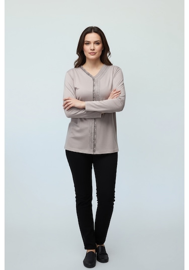 Kadın Önü Kapalı Düğme Detaylı Taşlı Nergis Mevsimlik Bluz Bej