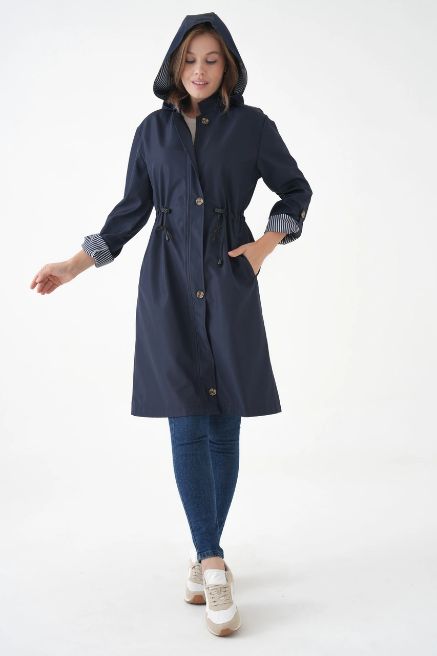 Kadın Rüzgar Ve Su Geçirmez Bondit Kumaş Çıkarılabilir Düğmeli Kapüşon Beli Tünelli Mevsimlik Trençkot Lacivert