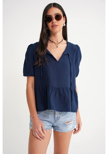 4715 Kadın Yakası Bağlamalı Kısa Kol Müslin Bluz Lacivert Lacivert