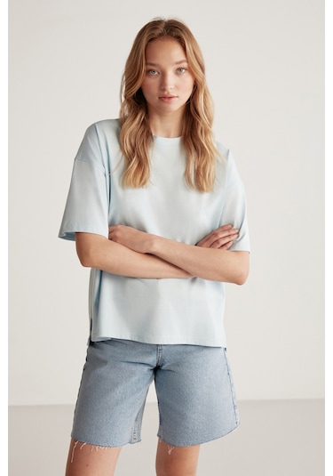 Jemmy Kadın %100 Organik Pamuk Relaxed Fit Yırtmaçlı Yuvarlak Yakalı Açık Mavi T-shirt