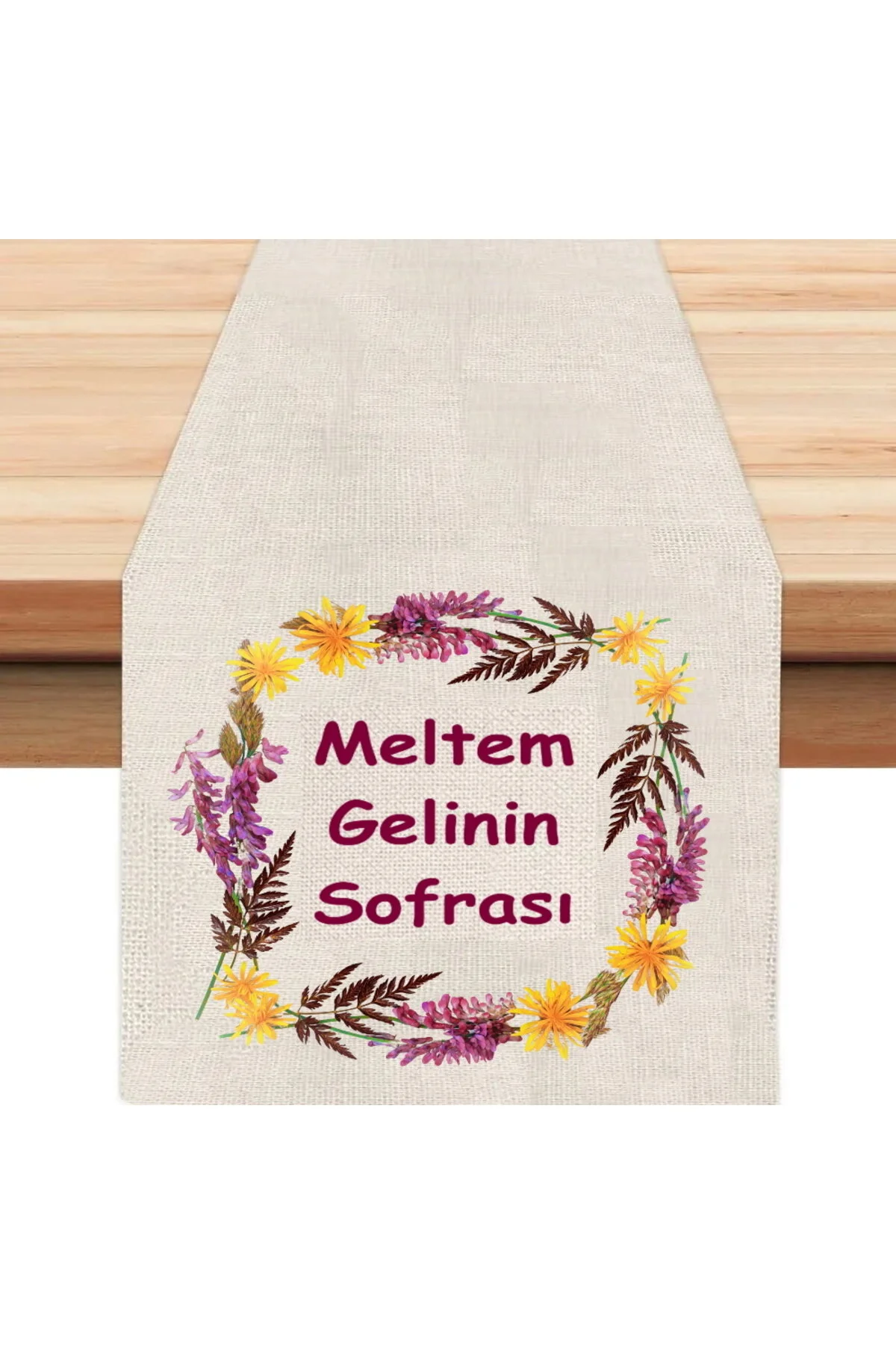 Kişiye Özel Yazılı Çelenk Tasarımlı Runner, Runer, Masa Örtüsü, Sofranıza Zarafet Katın Runner Çok Renkli